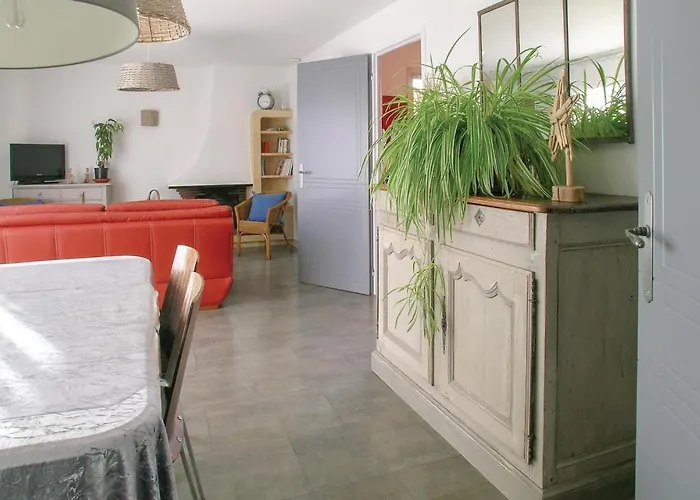 Hébergement de vacances Lovely In Sur With Wifi